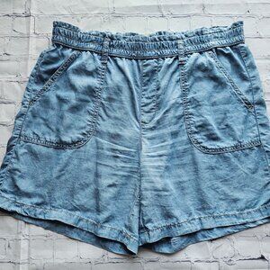 St. John’s Bay Women’s Tencel Lyocell Light Blue Pull-On Shorts Size L Pockets